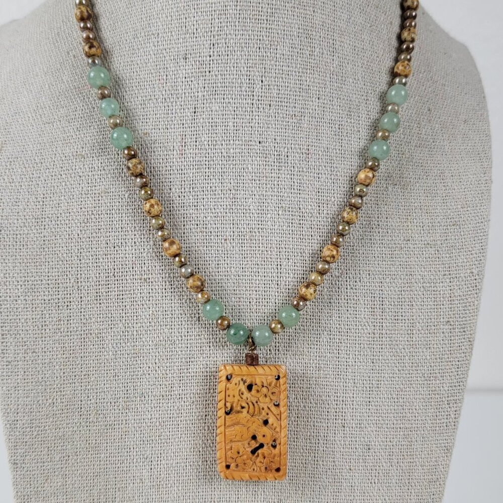 Vintage Gemstone & Agate Beaded Necklace With Carved Floral Bird Pendant 15.5 In